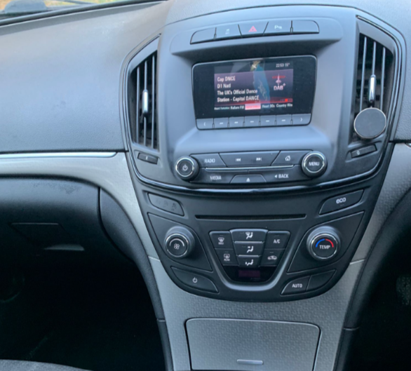 VAUXHALL INSIGNIA DESIGN 2015 - Image 2